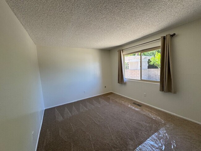 Building Photo - Newly Renovated 4 Bedroom 3 Bath Home with...