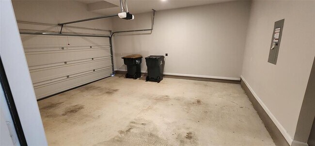 Building Photo - 308 Banyon Dr