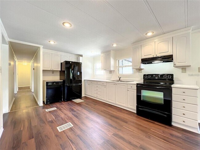 Building Photo - 831 Wolf Trail