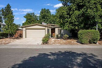 Building Photo - Move-In Ready 3BR/2BA Near UC Davis, Pets Welcome
