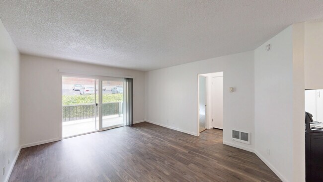 Building Photo - 1827 Lincoln Ave