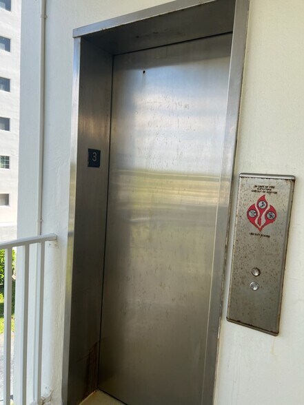 Building Photo - 3600 N Ocean Dr