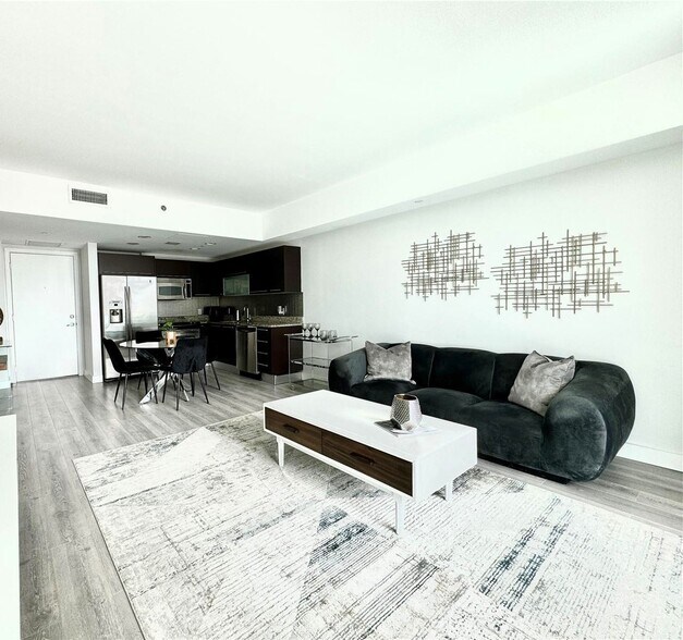 Building Photo - 951 Brickell Ave