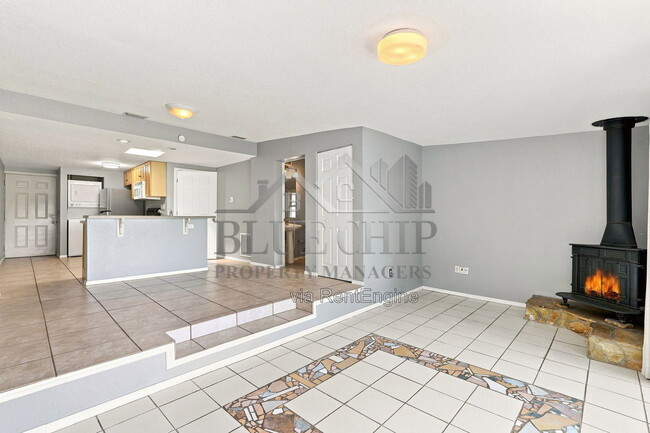 Building Photo - 6714 Nina Rosa Dr