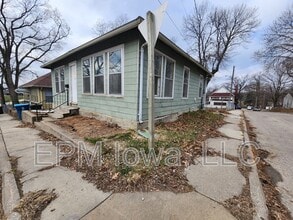 Building Photo - 113 Maplewood St