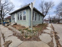 Building Photo - 113 Maplewood St