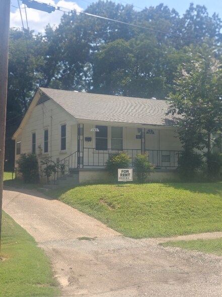 Building Photo - 709 Poplar Ave