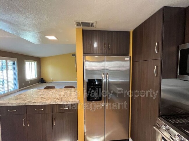 Building Photo - 39095 Sweetwater Dr