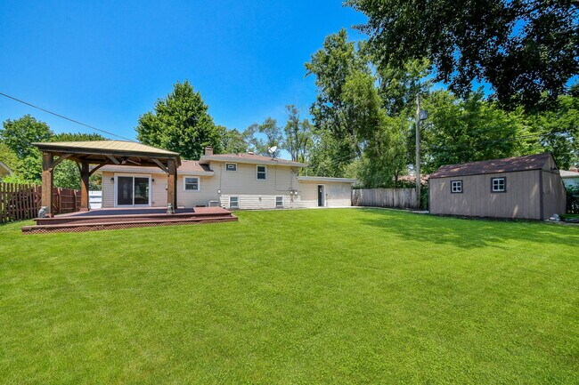Building Photo - 36 Robin Hill Dr