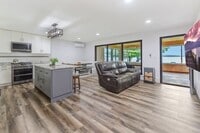 Building Photo - Rare green lake lake home for long term re...