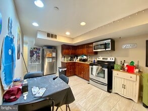 Building Photo - 1618 Fontain St