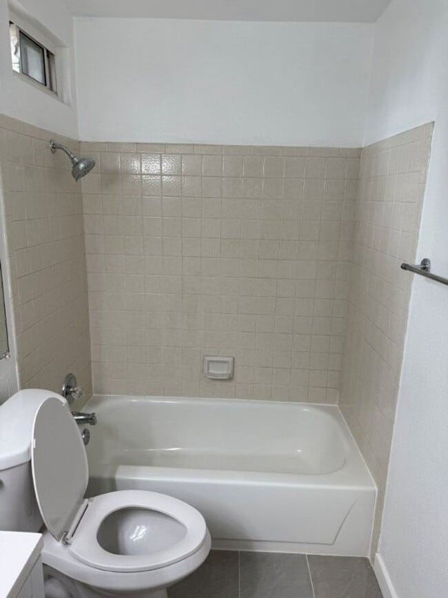 Building Photo - Updated 3 Bedroom 2.5 Bath 2 Story Condo F...