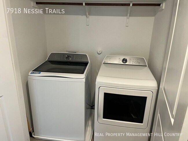 Building Photo - 7918 Nessie Trl