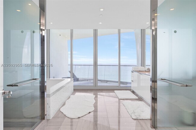 Building Photo - 16901 Collins Ave