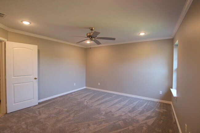 Building Photo - Beautiful 3 Bedroom 2 Bathroom Townhouse in South Tyler! 1/2 OFF FIRST FULL MONTHS RENT!