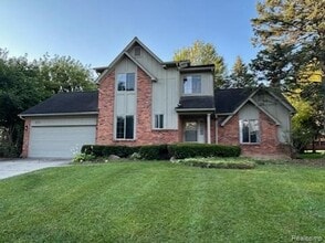 Building Photo - 221 Torrent Ct