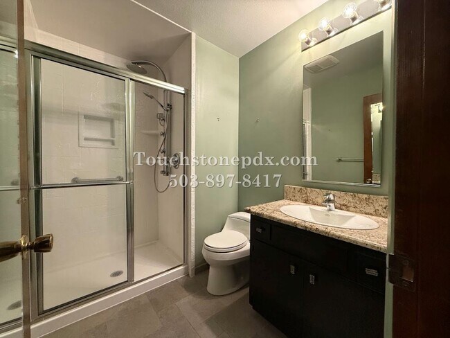 Building Photo - 13540 SW Hyland Park Ct