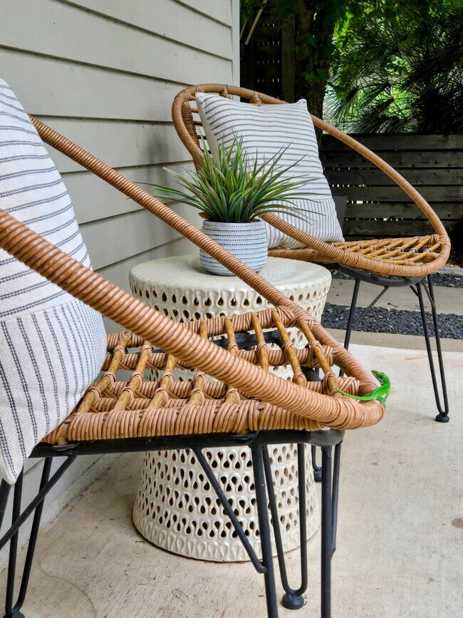 Building Photo - 803B Dawson Rd