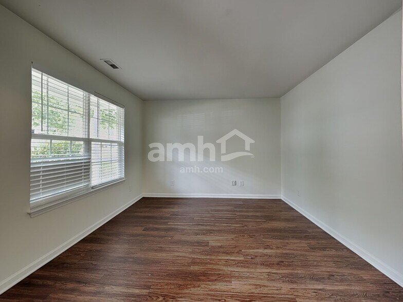 Building Photo - 3913 Tyler Bluff Ln