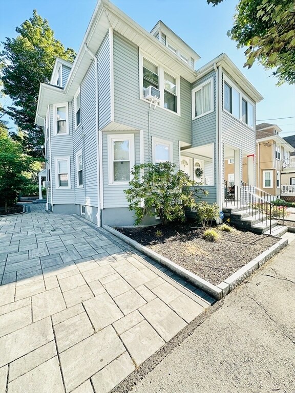 Primary Photo - 112 Sycamore St