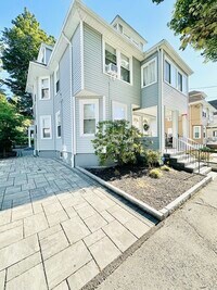 Building Photo - 112 Sycamore St