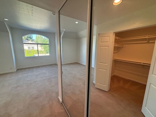 Building Photo - 525 Orange Grove Pl