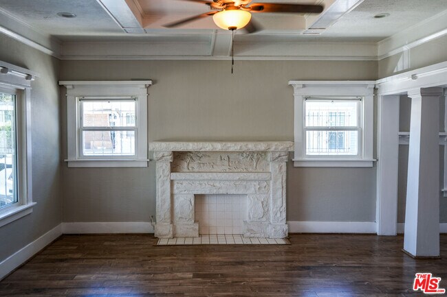 Building Photo - 1554 W 46th St