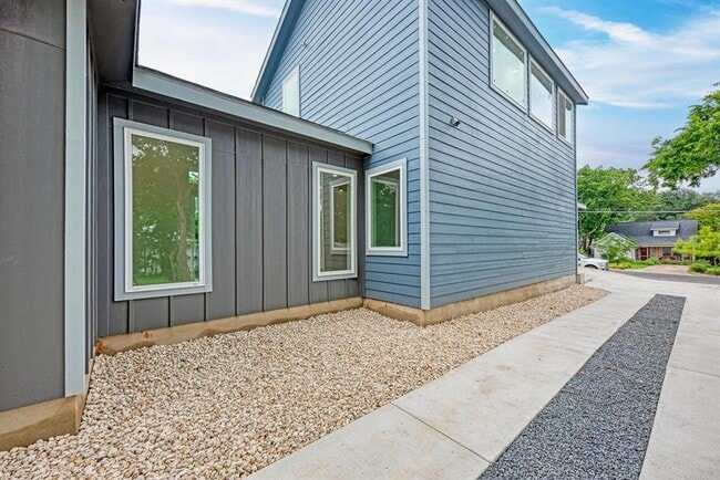 Building Photo - 401 Delmar Ave