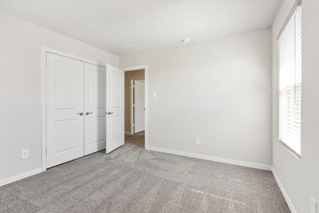 Building Photo - 701 Easthill Dr