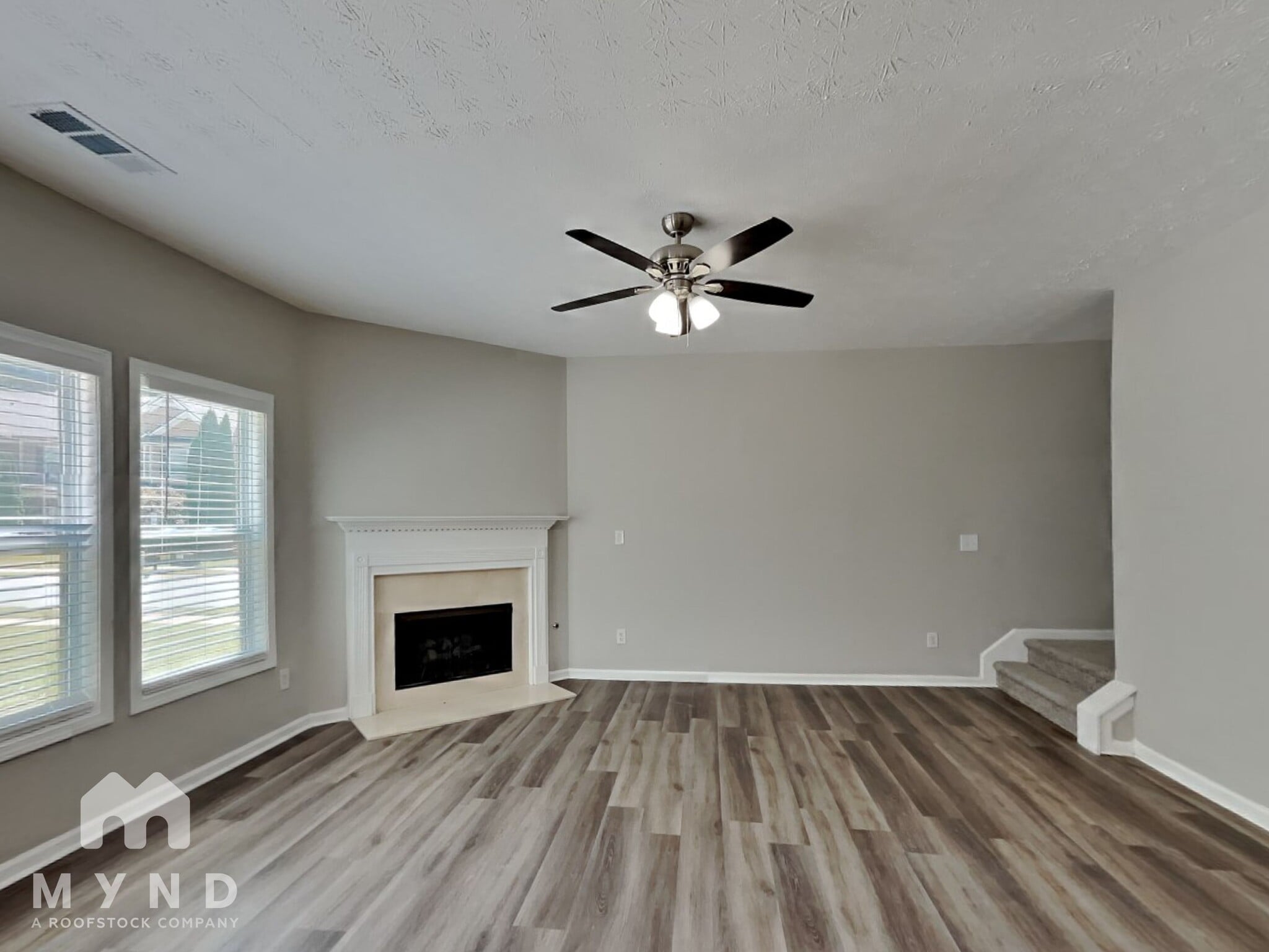 Building Photo - 2250 Village Green Dr