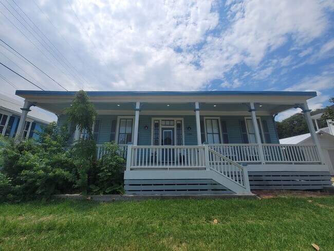 Primary Photo - 1409 Moody Ave