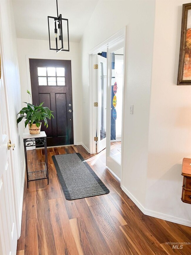 Building Photo - Fantastic 4 Bedroom Home with 3 Car Garage...