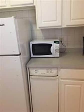 Building Photo - 51 Park Dr