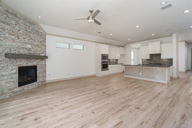 Building Photo - 2572 Ravenna Ct