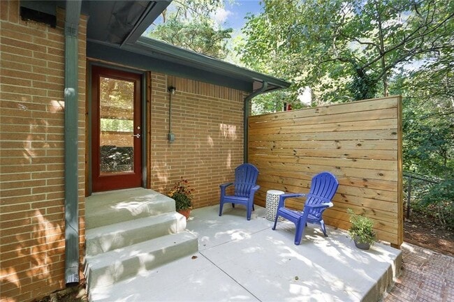 Building Photo - 1995 Commodore Ln