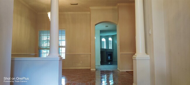 Building Photo - 3302 E Cedar Hollow Dr