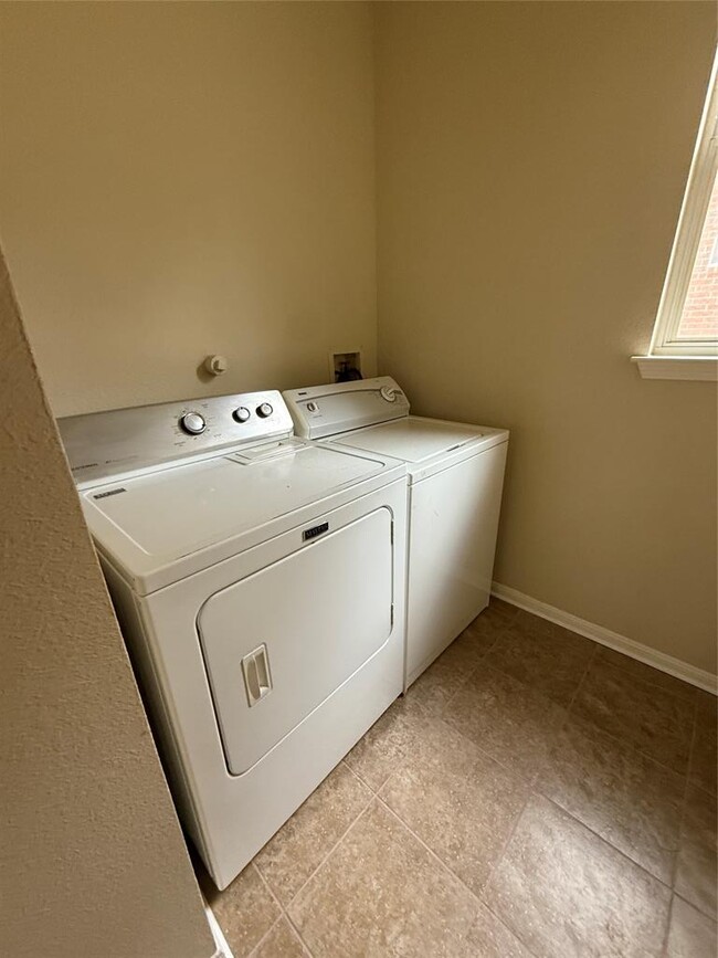Building Photo - 1705 Ploverville Ln