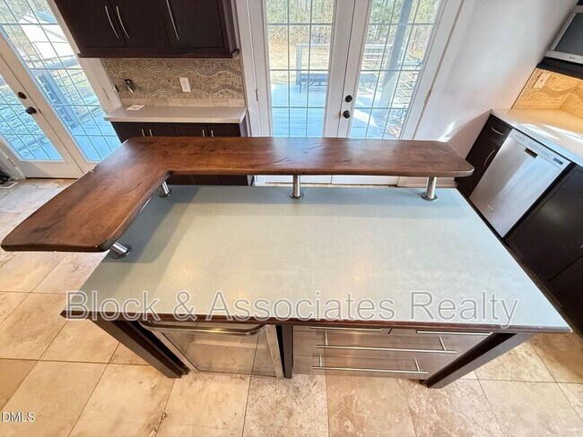 Building Photo - 121 Marilou Ln