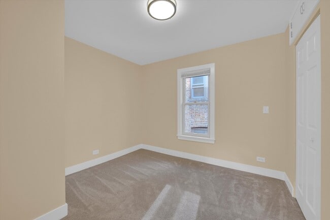 Building Photo - 4170 W Cornelia Ave