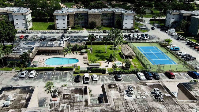 Building Photo - 2441 SW 82nd Ave