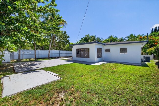 Building Photo - 17150 NE 18th Ave