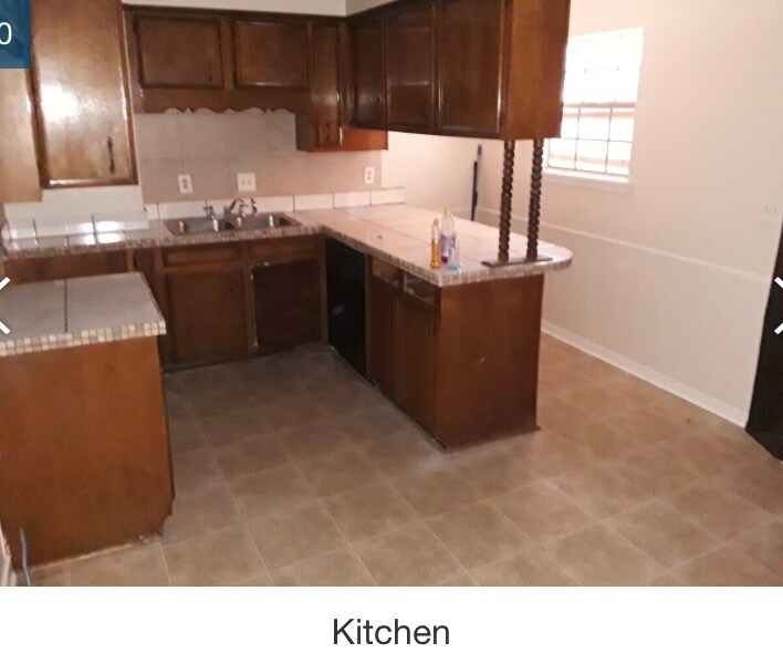 Building Photo - 5026 Oak Creek Dr