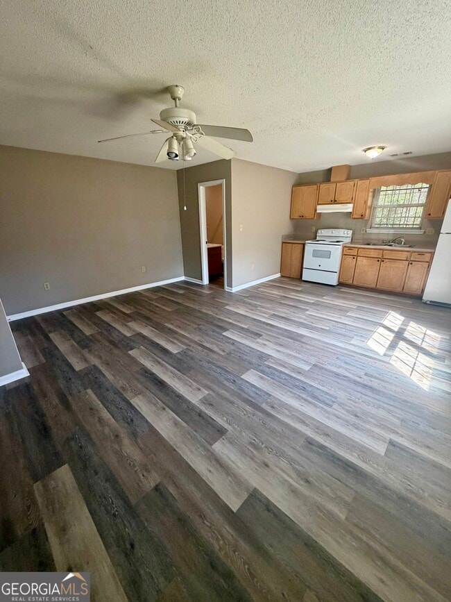 Building Photo - 806 E Church St