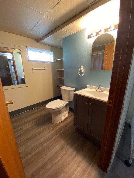 Bathroom - 923 N 7th St