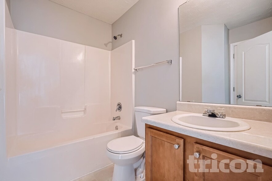 Building Photo - 552 Howell Dr