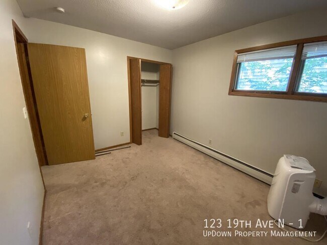 Building Photo - 123 19th Ave N