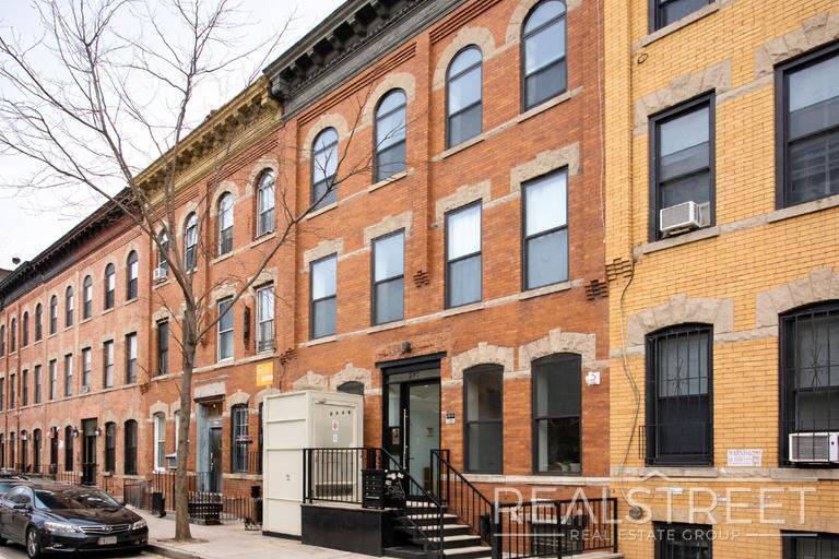 Building Photo - Spacious 2 BED in Bushwick!