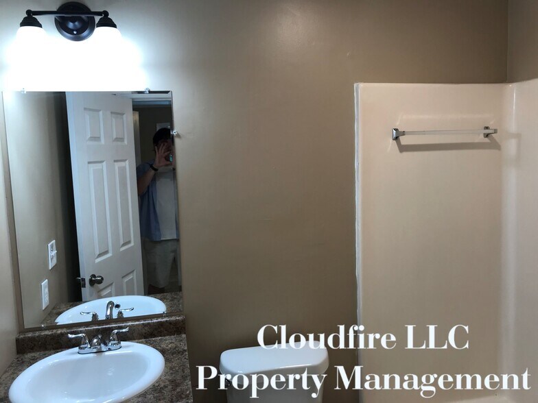 Building Photo - 201 James Cir