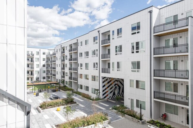 Building Photo - 601 E Pete Rose Wy