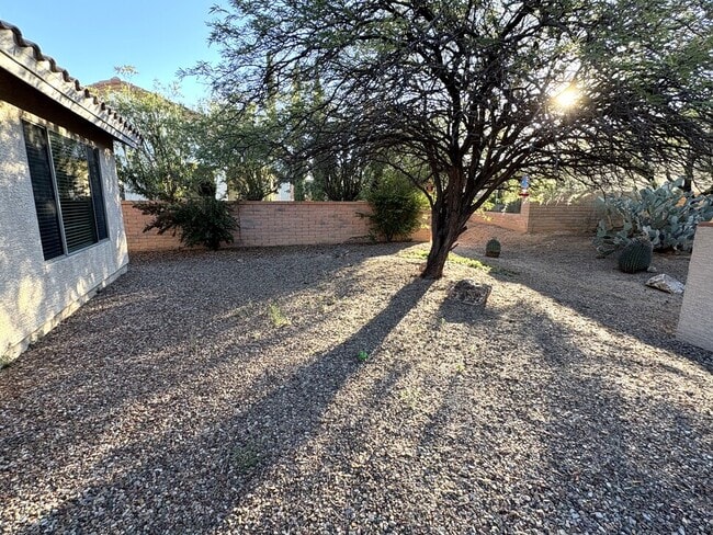 Building Photo - 1870 E Purple Martin Ln